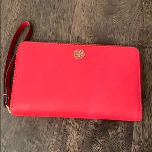 Tory Burch Robinson Smartphone Wristlet